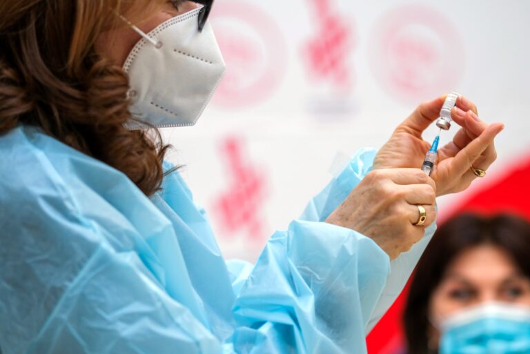 Quebec COVID-19 vaccination bookings offer long phone waits and limited spaces