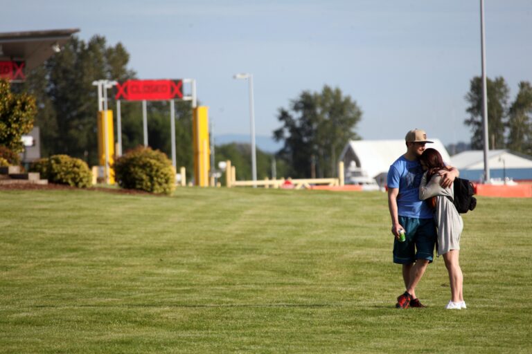 Love is in the air at Canada-U.S. border as park becomes couple lifeline during COVID-19