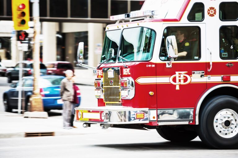 Man seriously injured after fire breaks out at southeast Calgary duplex