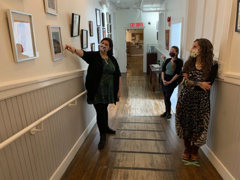 New Brunswick color blind artist unveils portrait collection
