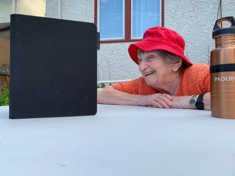 Coronavirus: Winnipeg seniors embrace technology to stay connected during pandemic