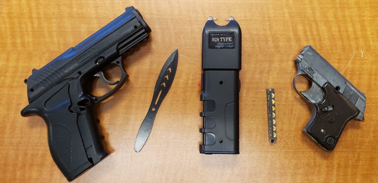 5 arrested after City of Kawartha Lakes OPP seize drugs, weapons and replica handguns