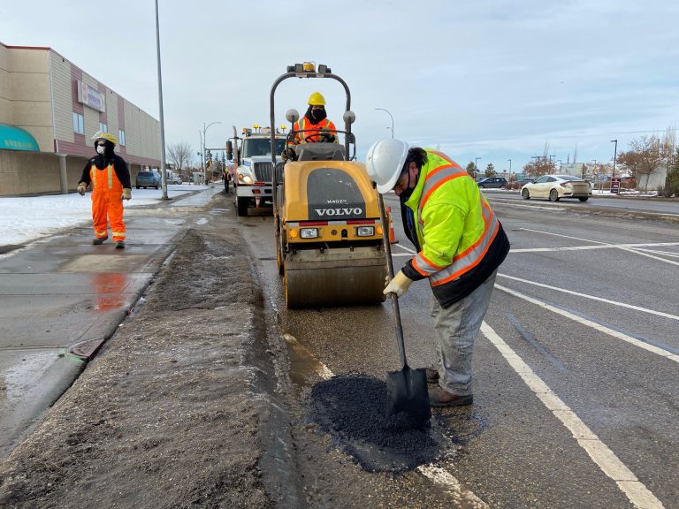 Edmonton road crews ‘very proactive with potholes’ so far this year