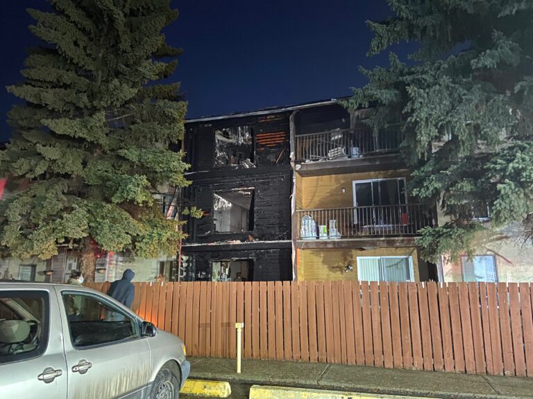 Apartment suites extensively damaged in northeast Edmonton fire