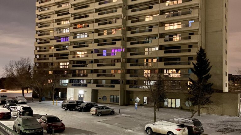 Police officers were not on balcony when man fell from west Edmonton apartment: ASIRT