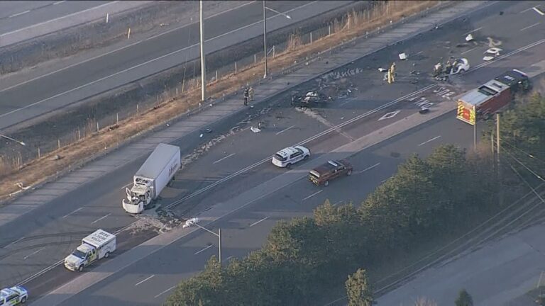2 injured after multi-vehicle crash in Richmond Hill