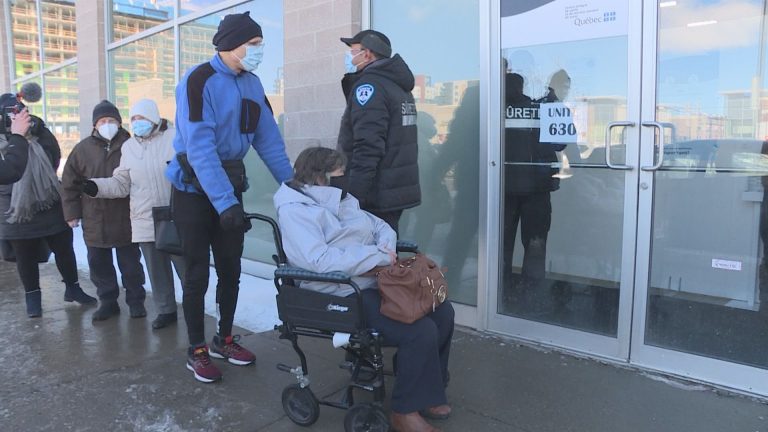 Quebec expands COVID-19 vaccinations to include younger seniors