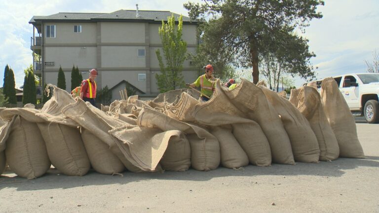 With spring nearing, West Kelowna setting up sand, sandbag locations