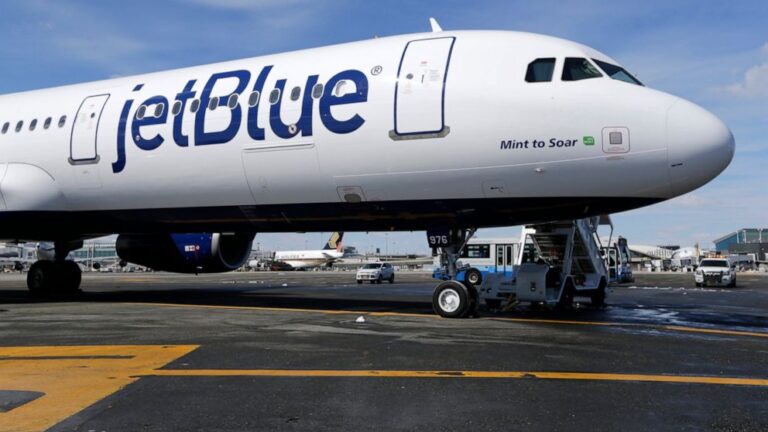 JetBlue considers whether to leave NYC and move to Florida