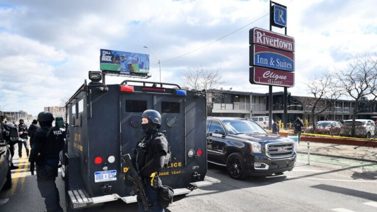 Man linked to 3 Ohio homicides dies after Detroit shooting