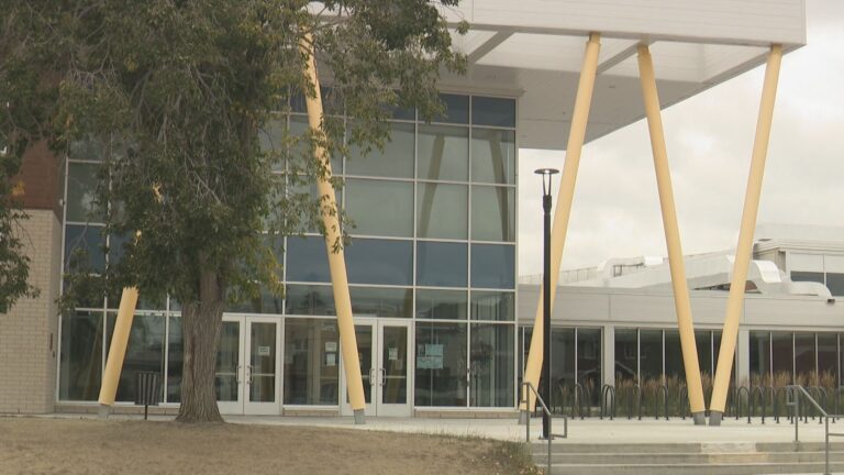 COVID-19: Calgary’s Bowness High School heading online after outbreak