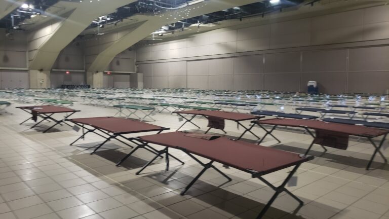 Temporary shelter at Edmonton Convention Centre to remain open through April