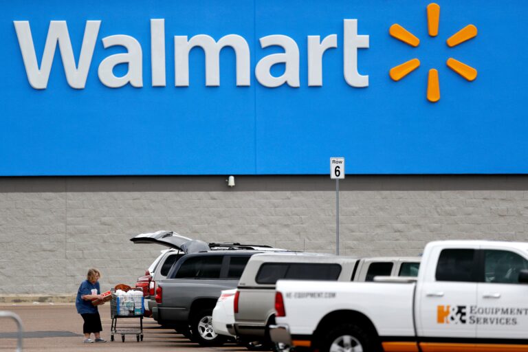Coronavirus: Staff at both Barrie, Ont., Walmart locations test positive for COVID-19