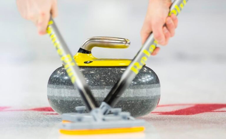 Middaugh beats Jacobs to lock up spot in championship round at Brier