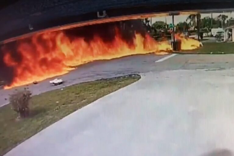 3 killed after small plane crashes into SUV near Florida airport