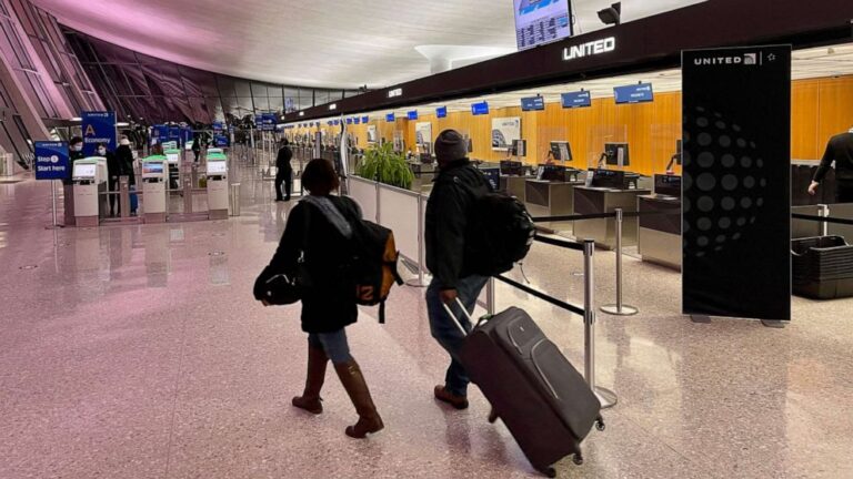 Airlines, travel groups ‘urge’ White House to develop COVID passports