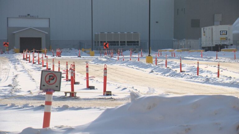 Regina drive-thru COVID-19 vaccination clinic open for 68- and 69-year-olds