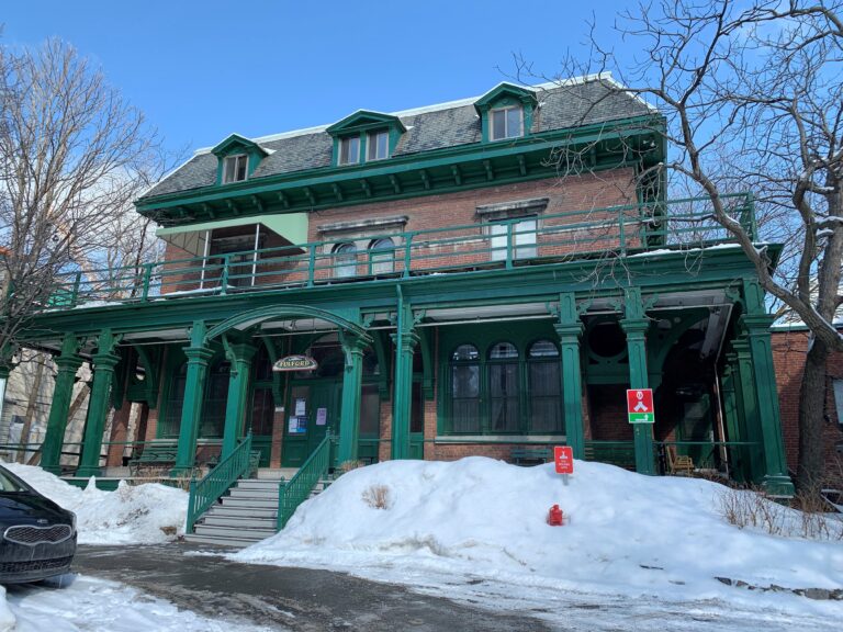 Families launch grassroots movement to save Montreal’s Fulford Residence
