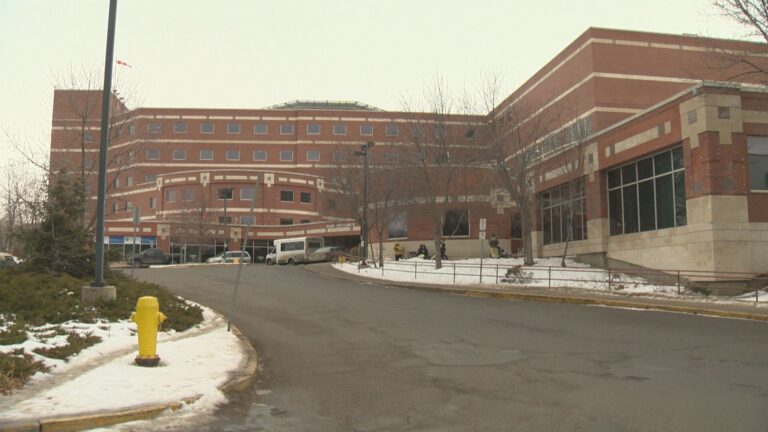 Infectious disease doctor calls for lockdown in Regina as ICU beds fill, variant spreads