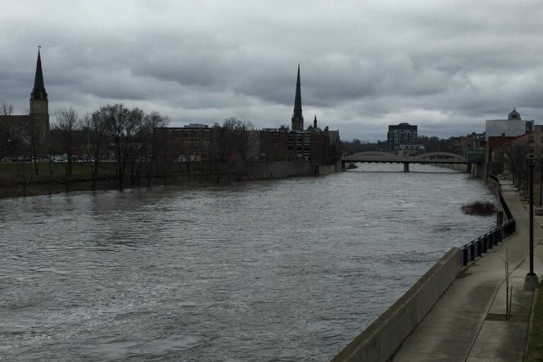 SIU clears Waterloo police officer after suspect rides BMX bike into Grand River in Cambridge