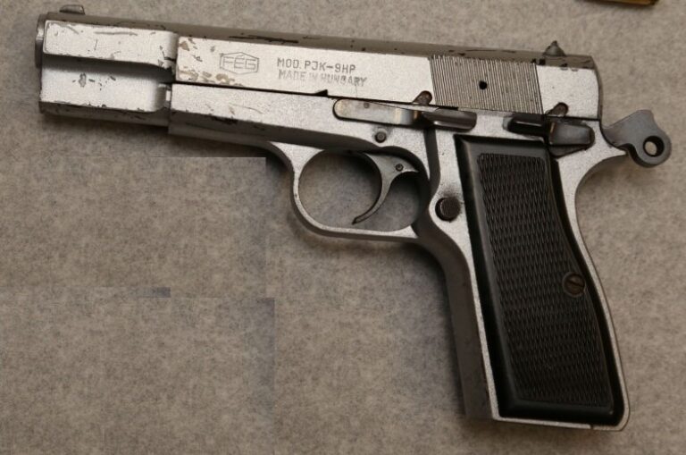 Ottawa police arrest teenager in midst of gunpoint robbery, kidnapping