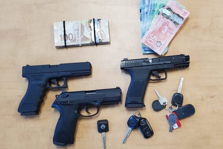 2 suspects in Kitchener robbery arrested, 1 on the run, Waterloo police say
