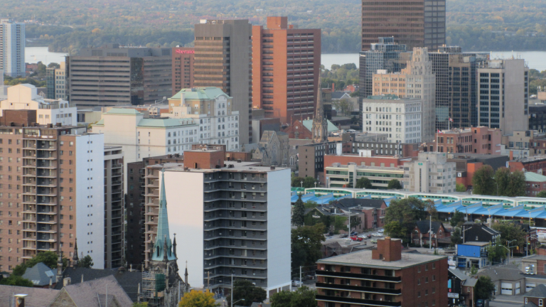 Strong winds Monday afternoon could ‘throw’ objects says Environment Canada