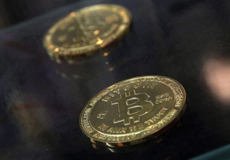 Bitcoin plunges after surging past US$61,000 over the weekend