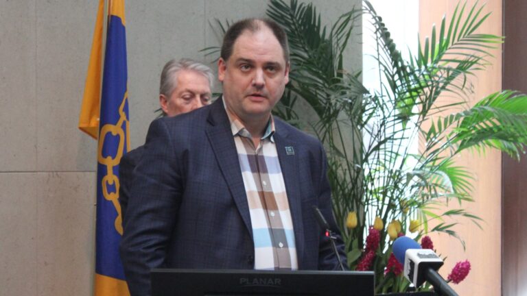Hamilton bylaw officers responding to calls about private parties despite gathering restrictions