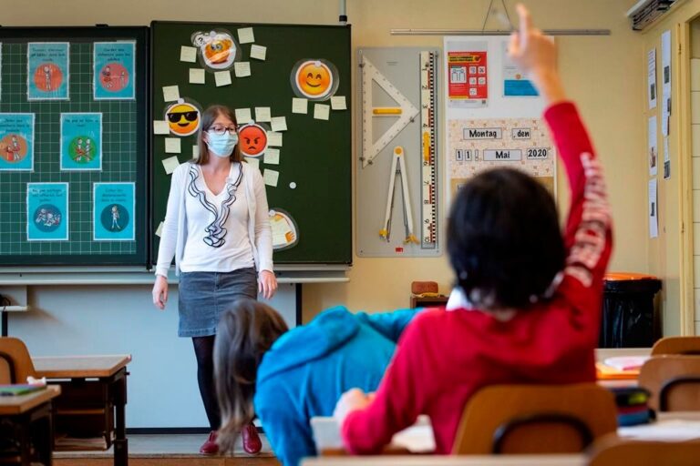 Masks at school now mandatory for all Grade 4-12 Surrey students