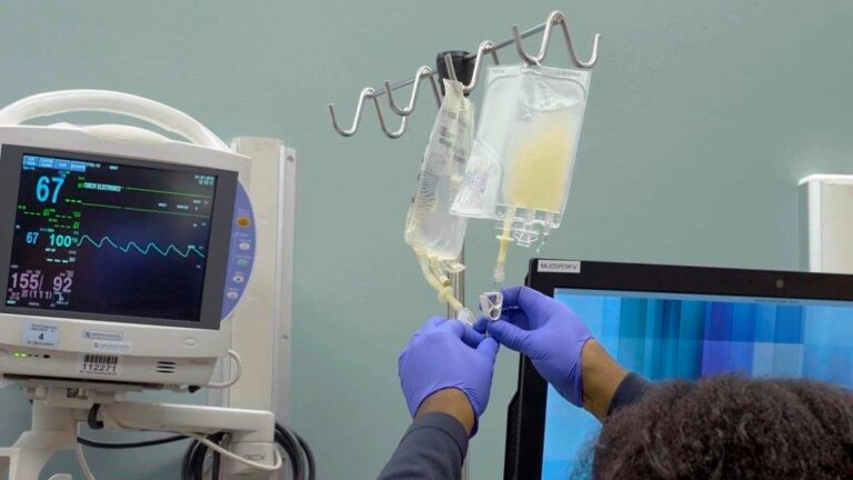 Second jab of COVID-19 vaccine should not be delayed for cancer patients: report