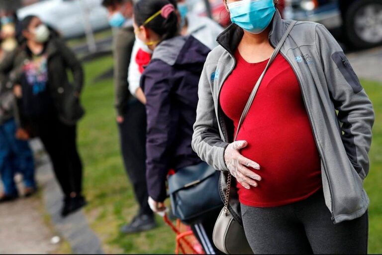 ‘We don’t take this lightly’: Manitoba health officials add pregnant women to vaccine list