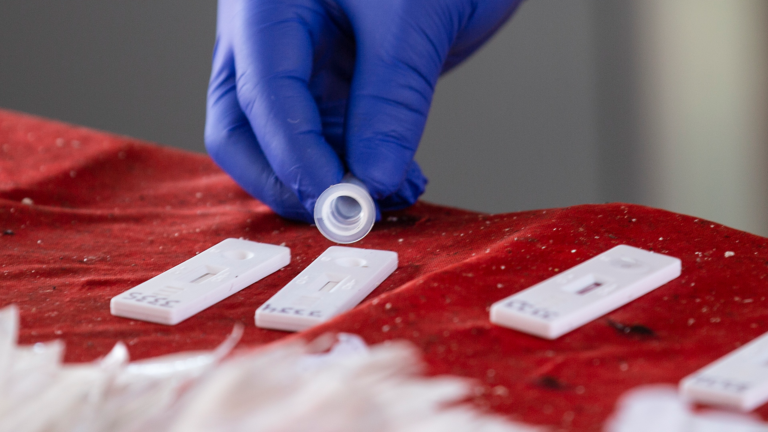 Alberta invites businesses to apply for 2M rapid COVID-19 tests