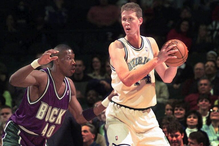Ex-NBA star Shawn Bradley paralyzed from waist down after car accident