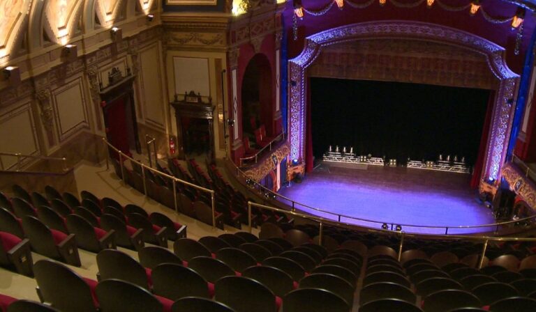 Live performance venues could soon reopen across Quebec, but COVID -19 curfew concerns remain