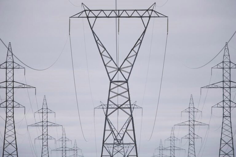 Manitoba Hydro employees strike after negotiations hit standstill