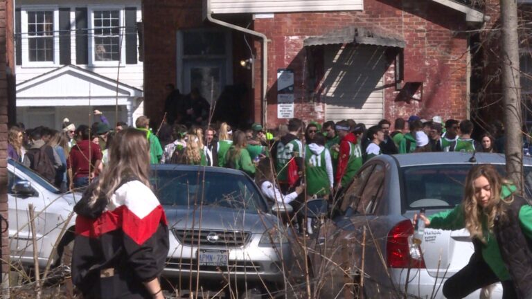 Coronavirus: Kingston health unit limits gatherings to 5 people for St. Patrick’s Day week