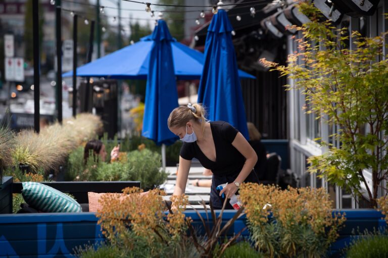Winnipeg extends temporary patio program during coronavirus