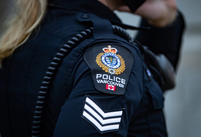 2 Vancouver police officers stabbed while responding to call in DTES