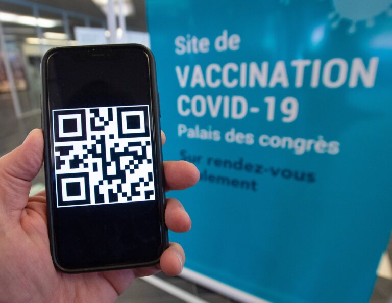 COVID-19: Quebec businesses want vaccine passport system to be simple, not a burden