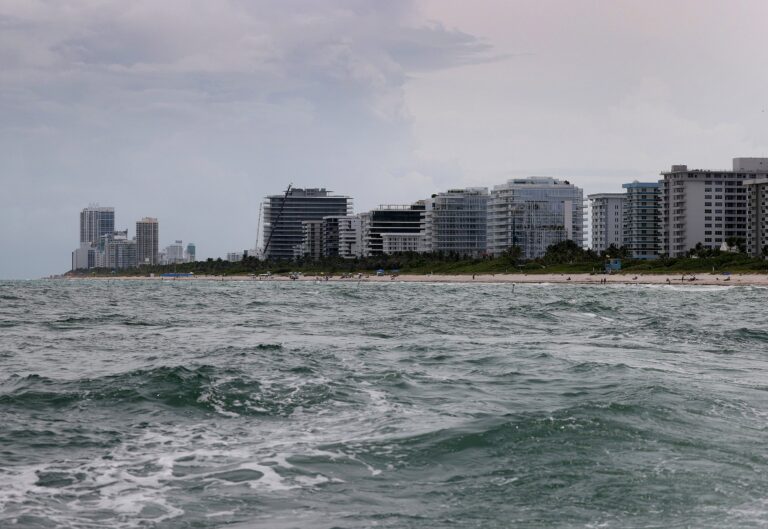 Former Montrealer among deceased in Florida condo collapse; 3 Canadians missing