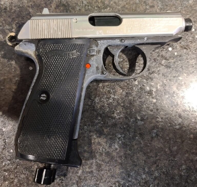Fredericton police charge teen in Regent Mall weapons call investigation, seize replica firearm