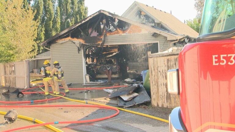 1 person injured after fire breaks out in southeast Calgary