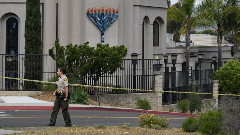 Victims of California synagogue shooting can sue gunmaker