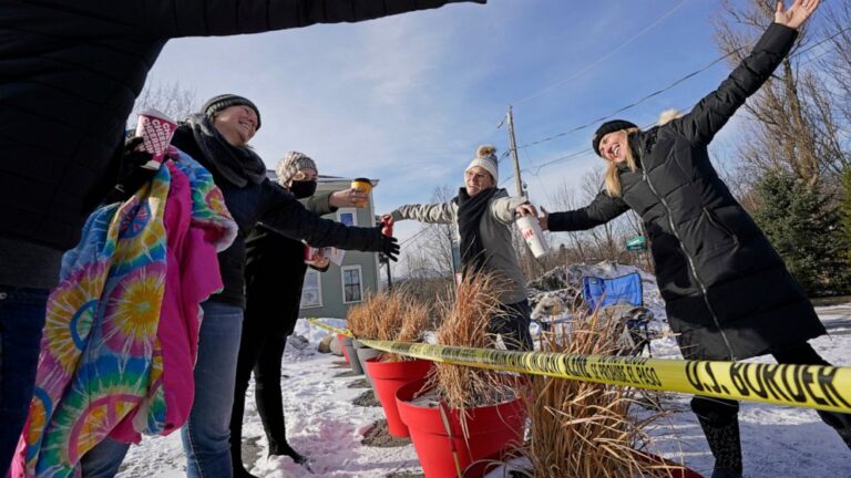 Canada, US are easing pandemic border-crossing restrictions