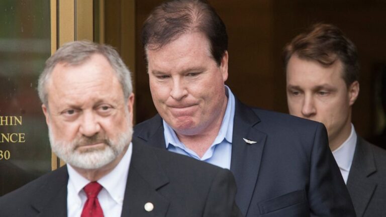 Chicago banker convicted in loans-for-Trump job scheme