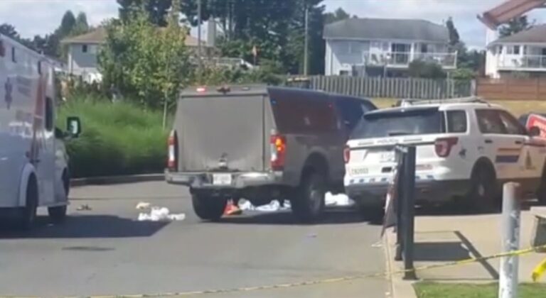 Man fatally shot, police dog killed in Campbell River, B.C.