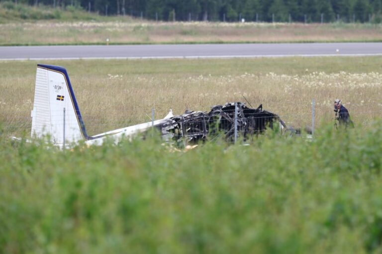Nine killed in skydiving plane crash in Sweden