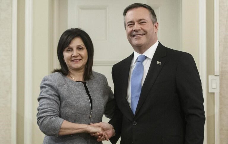 Alberta wants parents and teachers to join panels to advise education minister