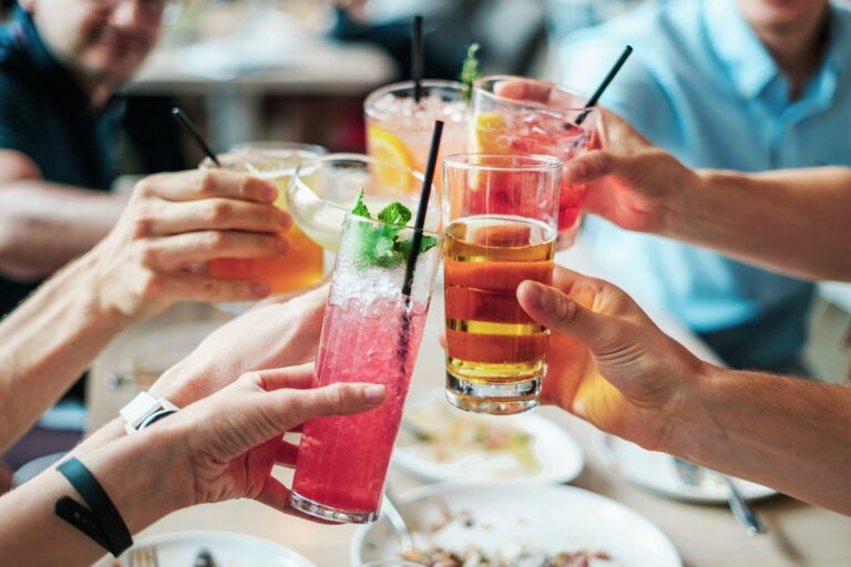 B.C. pubs and restaurants can now sell cocktails to go